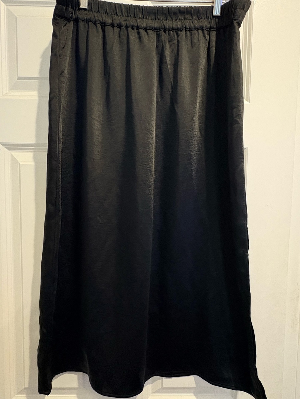 NWT GAP Black Satin Midi Skirt – Elastic Waist & Side Slit – Size Large